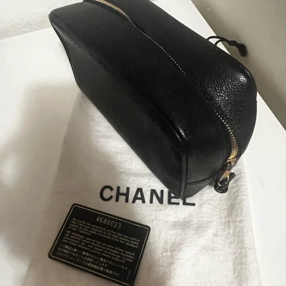 Chanel CC Timeless Dopp Cosmetic Pouch in Black Caviar Leather. Authentic - Picture 4 of 13